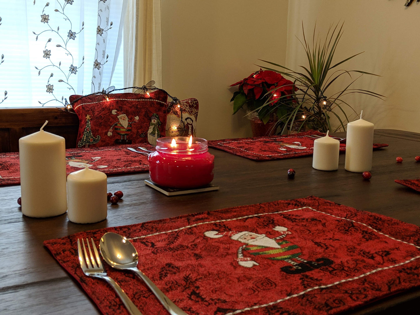 Tache Here Comes Santa Claus Vintage Holiday Woven Tapestry Red Christmas Placemat Set of 4 (8577PM)