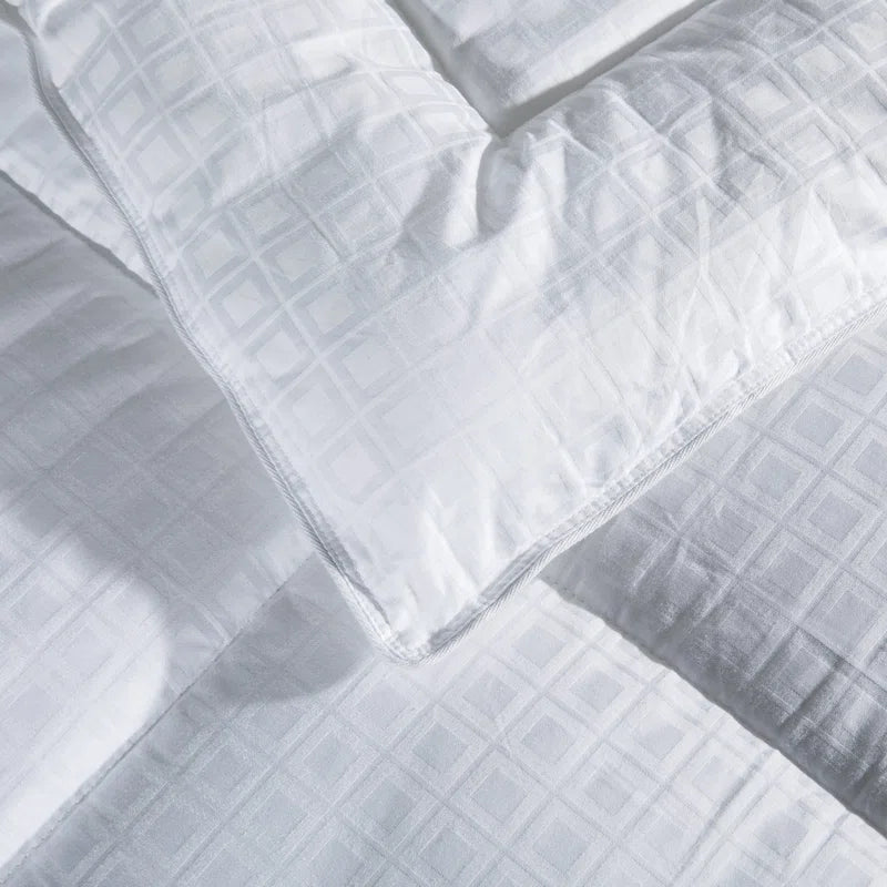 Cleves All-Season Down Alternative Comforter – Hypoallergenic, Lightweight & Machine Washable White Comforter for Bed, 300 Thread Count Microfiber Cover –Full/King Sizes