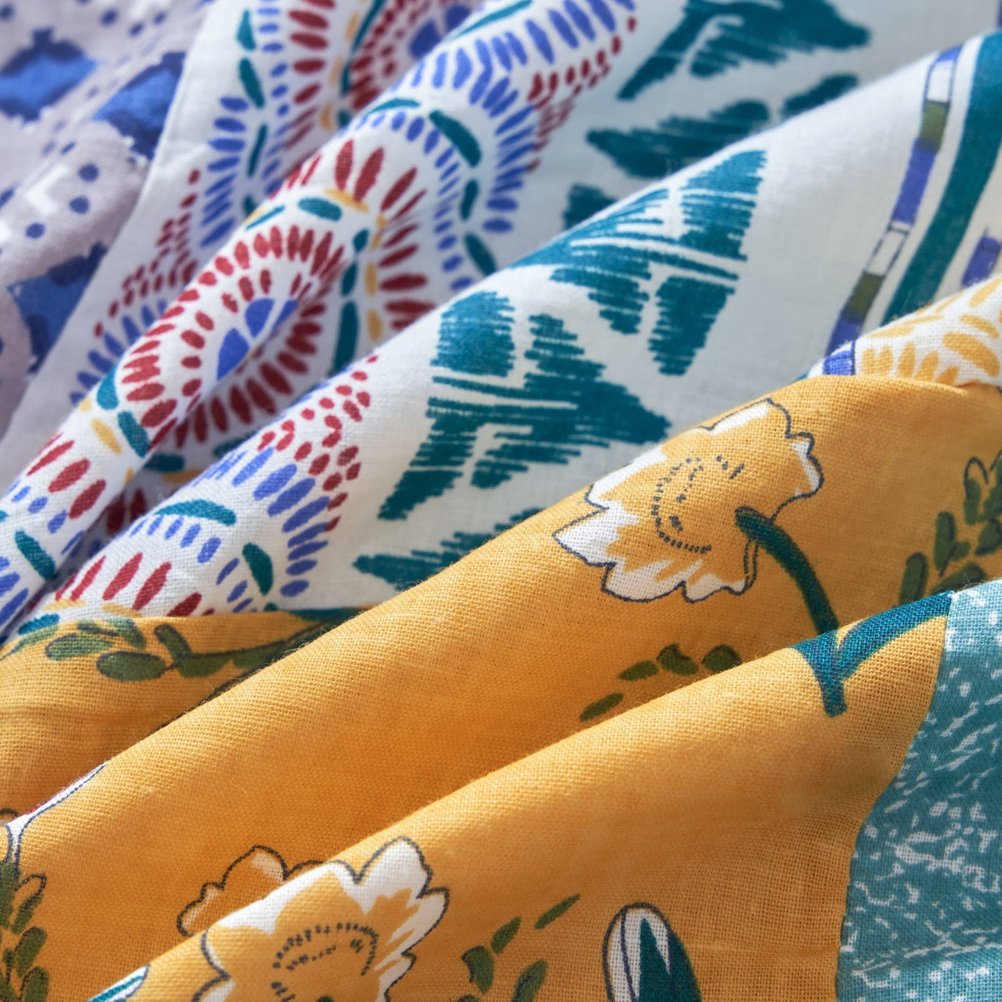 Tache Old World Garden Pastel Blue Yellow Red Hummingbirds Cotton Patchwork Curtain (JHW-936)