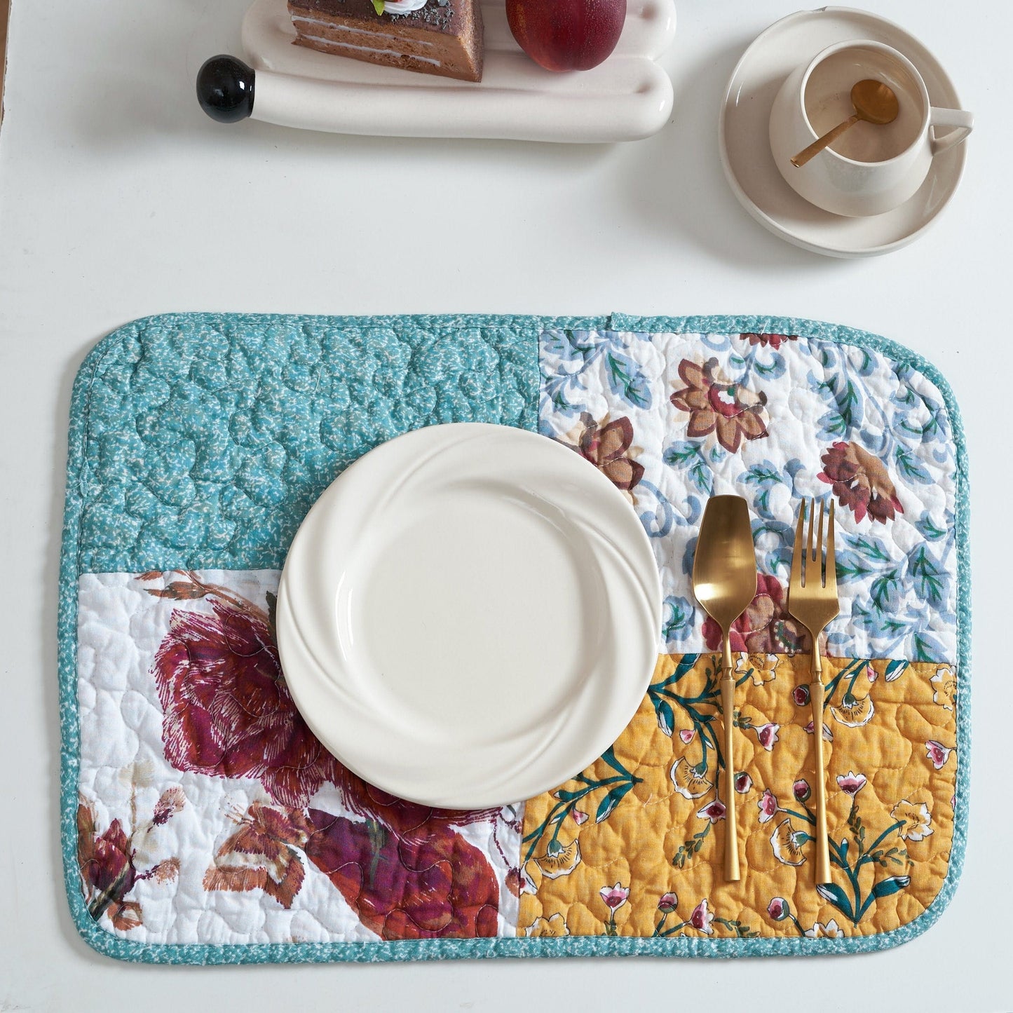 Tache Old World Garden Pastel Blue Yellow Red Hummingbirds Cotton Patchwork Placemats (JHW-936)