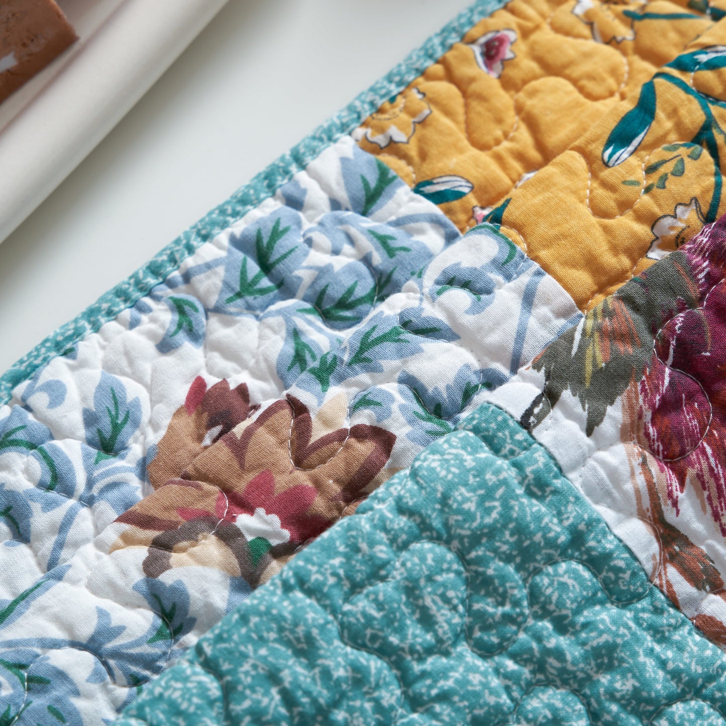 Tache Old World Garden Pastel Blue Yellow Red Hummingbirds Cotton Patchwork Placemats (JHW-936)