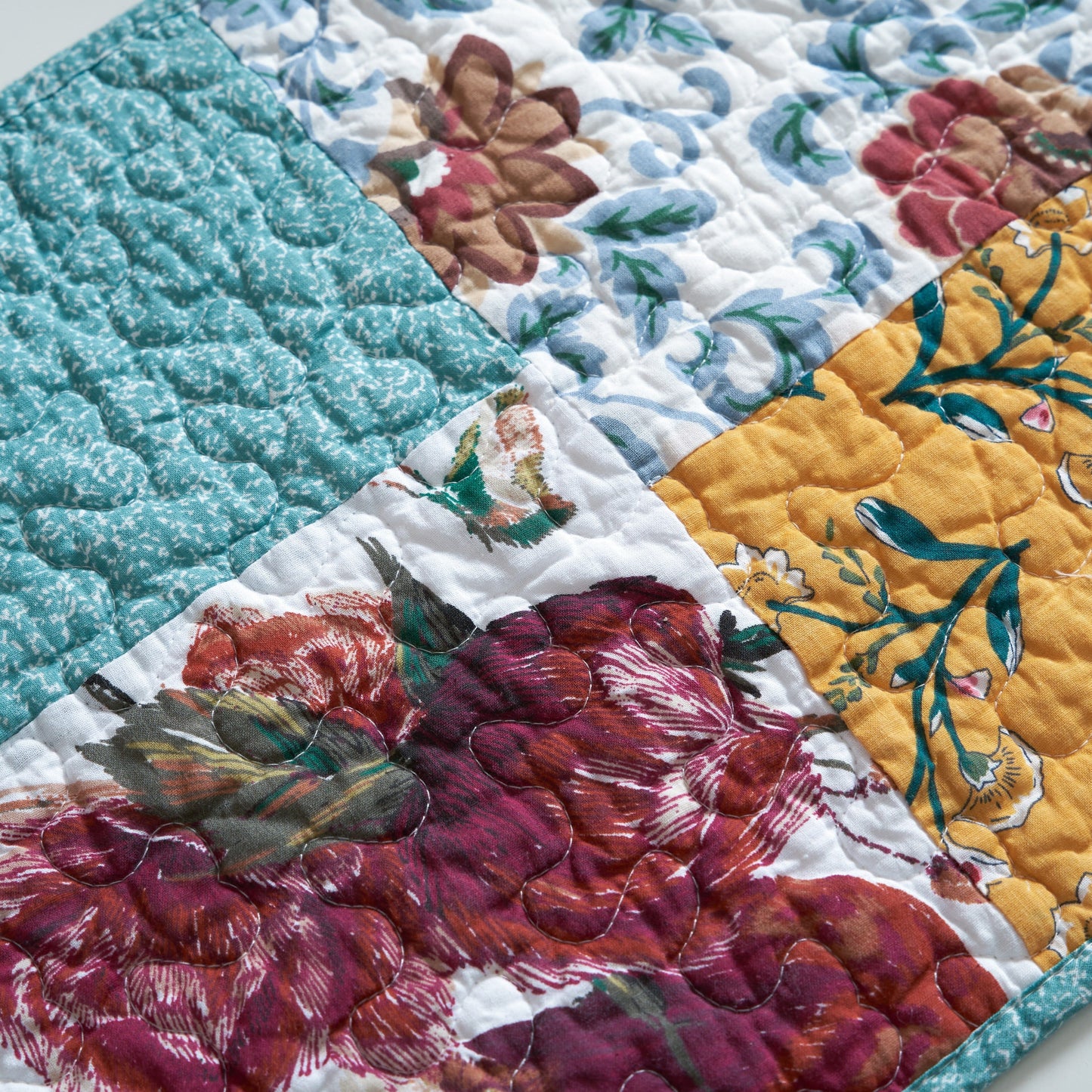 Tache Old World Garden Pastel Blue Yellow Red Hummingbirds Cotton Patchwork Placemats (JHW-936)