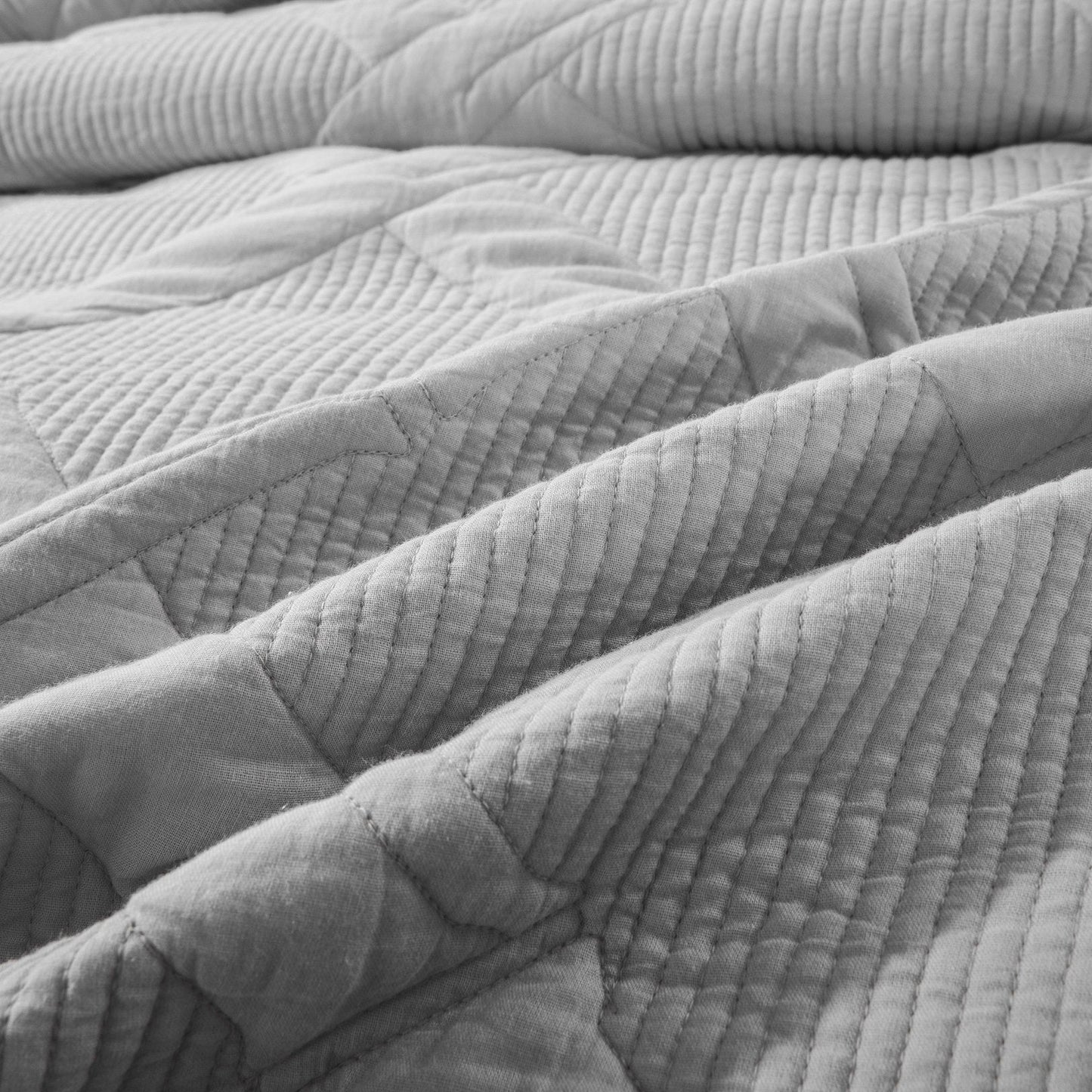 Tache Soothing Pastel Silver Diamond Stitch Light Gray Cotton Quilt Set (JHW-862)
