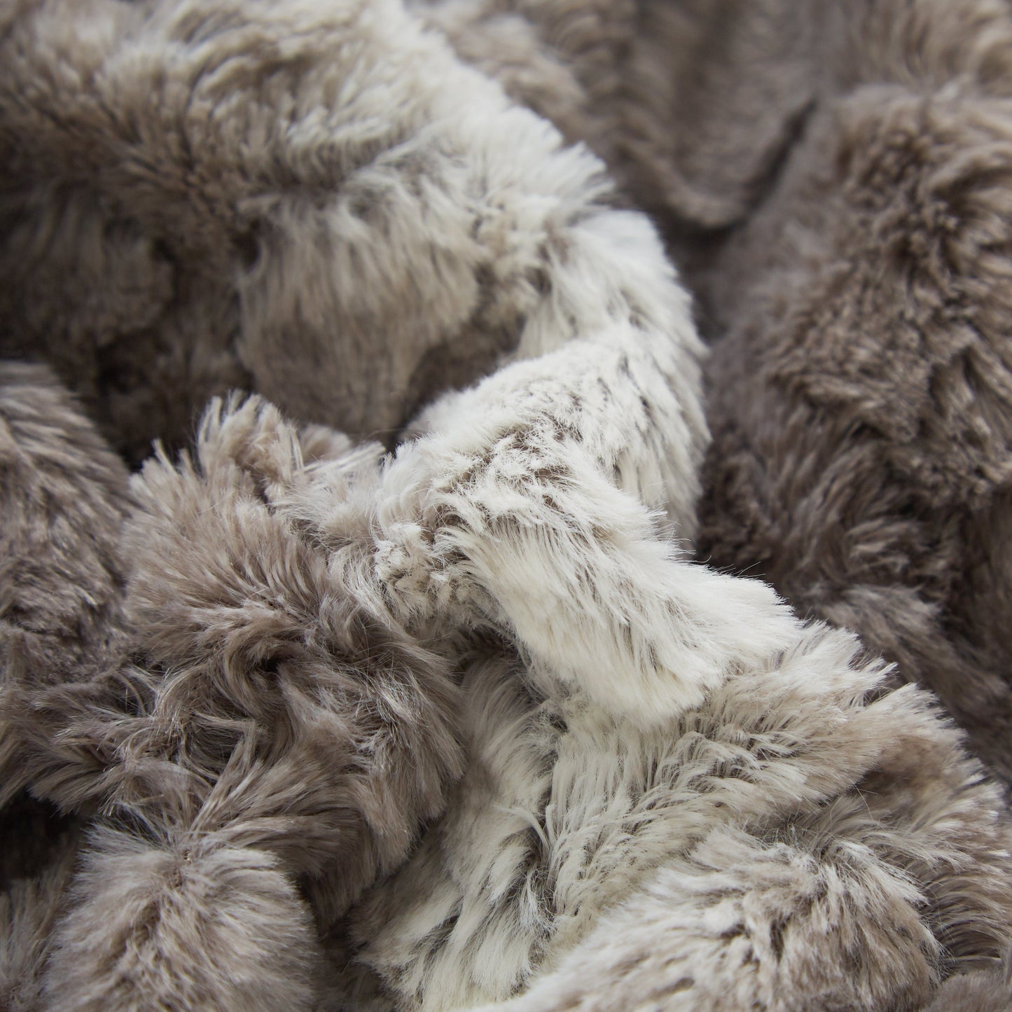 Tache Silver Snow Giraffe Faux Fur Throw Blanket (DY16)