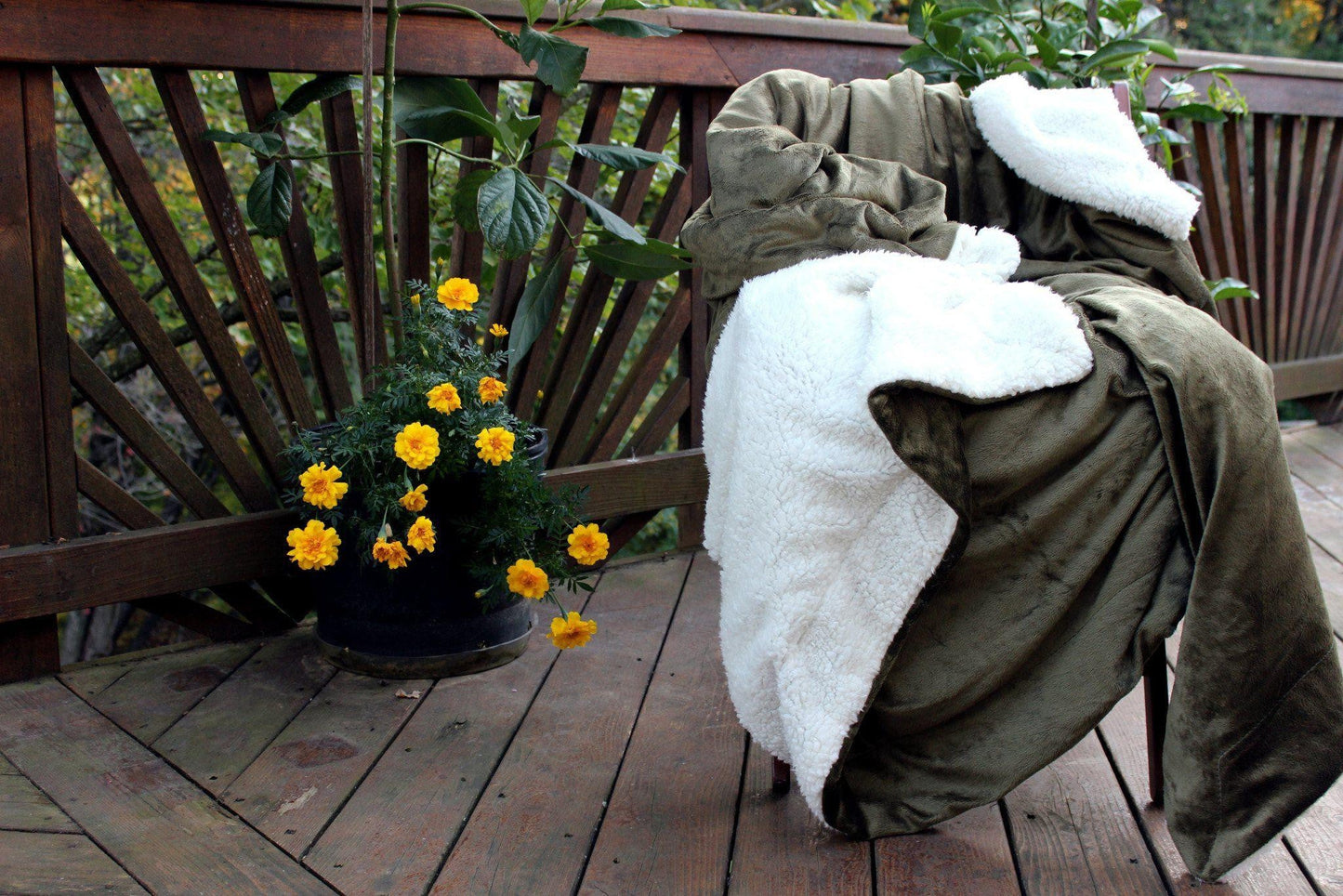 Tache Super Soft Evergreen Micro Fleece Green Sherpa Throw Blanket