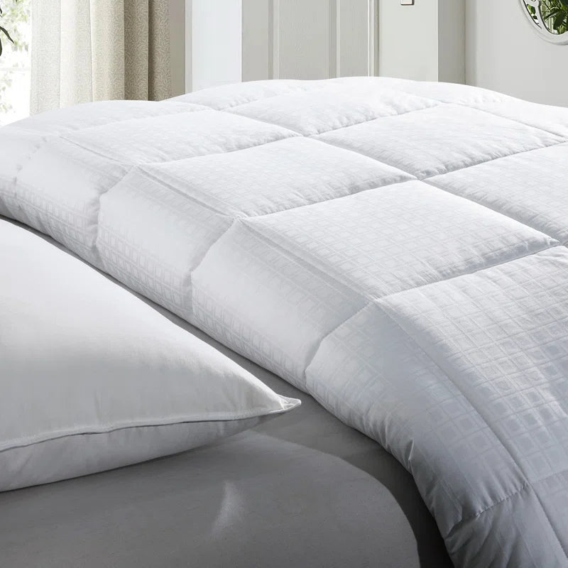 Cleves All-Season Down Alternative Comforter – Hypoallergenic, Lightweight & Machine Washable White Comforter for Bed, 300 Thread Count Microfiber Cover –Full/King Sizes