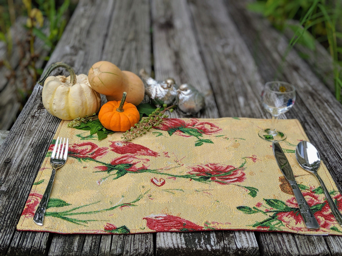 Tache Floral Red Roses Hummingbirds Golden Woven Tapestry Placemat Set (18115)