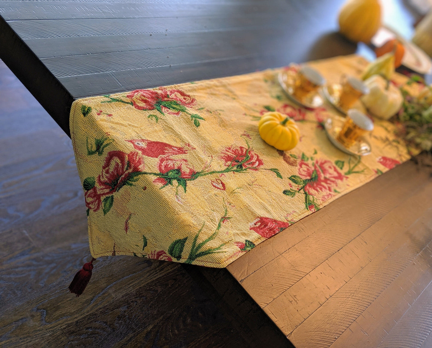 Tache Floral Red Roses Hummingbirds Golden Woven Tapestry Table Runner (18115)