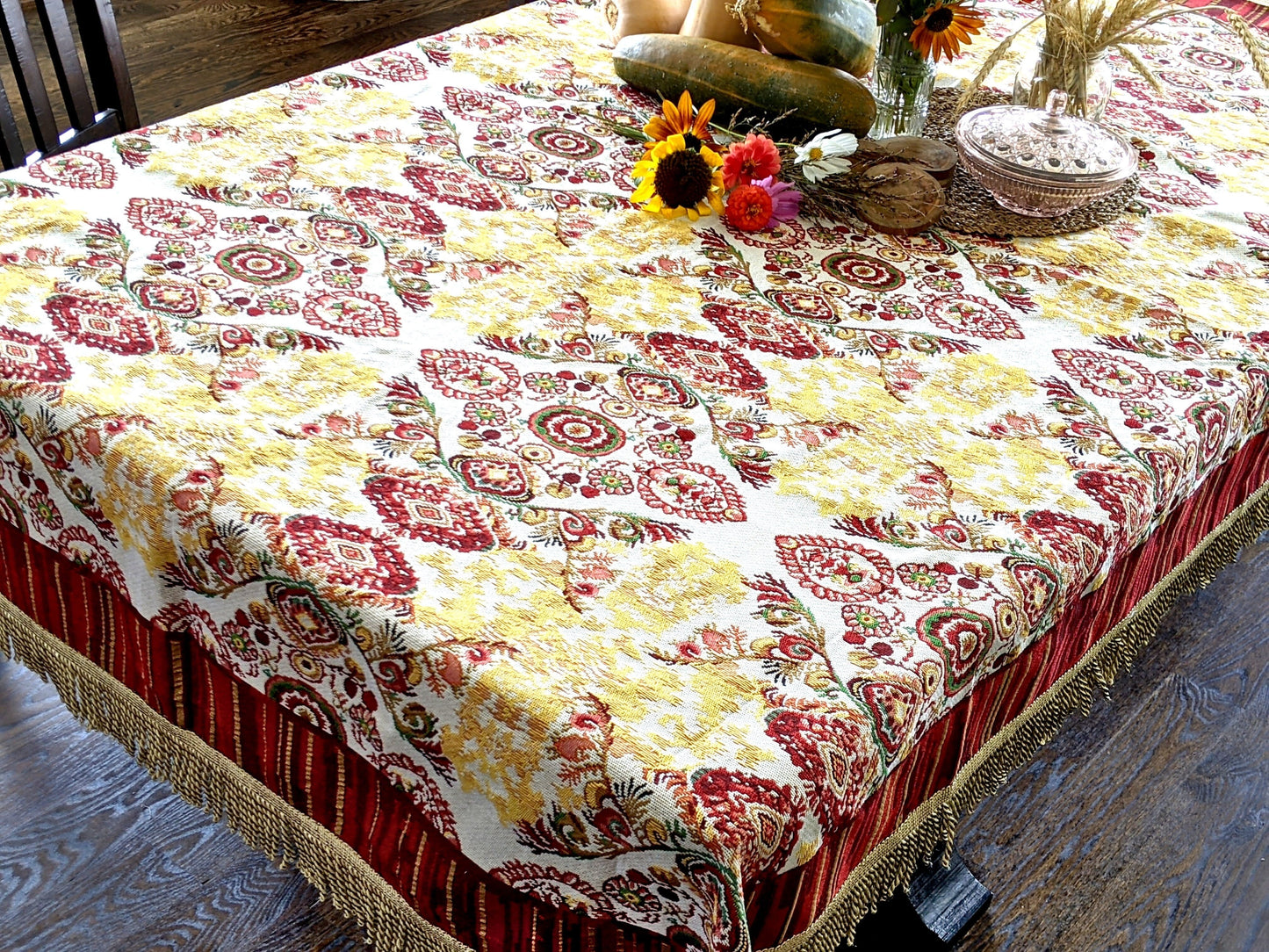 Tache Elegant Burgundy Ornate Paisley Woven Tapestry Tablecloth (18194)