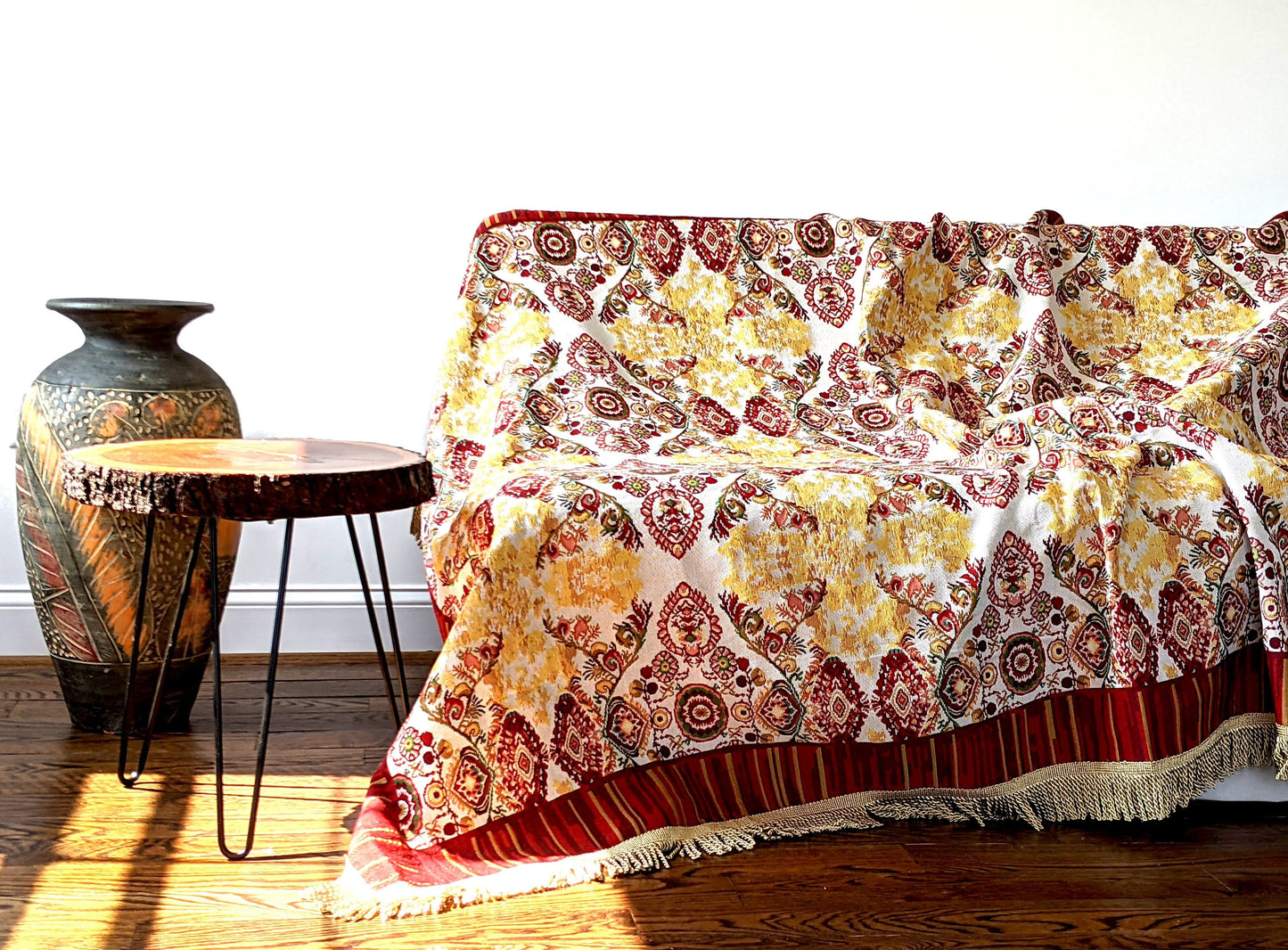 Tache Elegant Burgundy Ornate Paisley Woven Tapestry Tablecloth (18194)