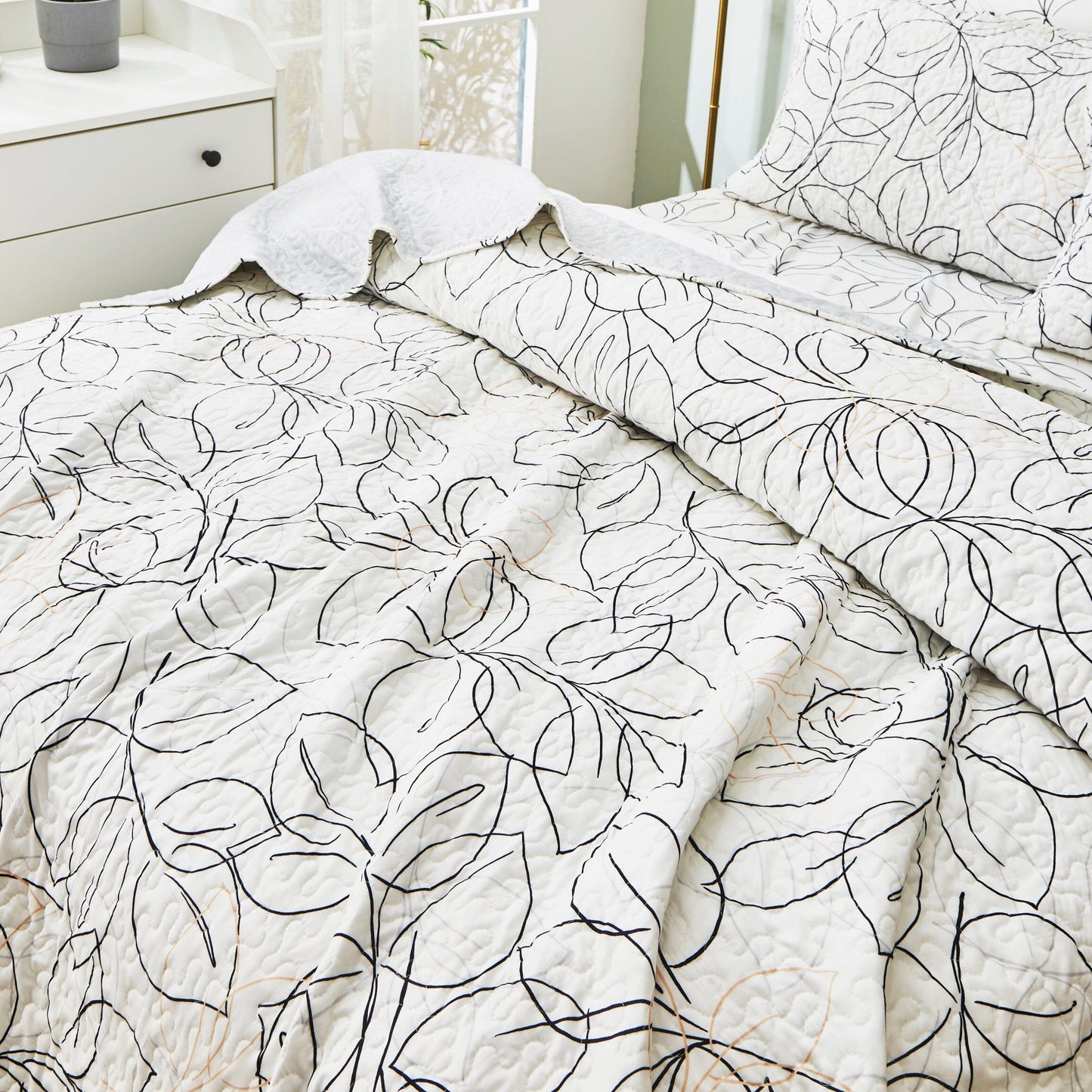 Tache Modern Abstract Leaf Line Art Foliage White Grey Black Gold Reversible Quilt Set (TJ3571-Q)