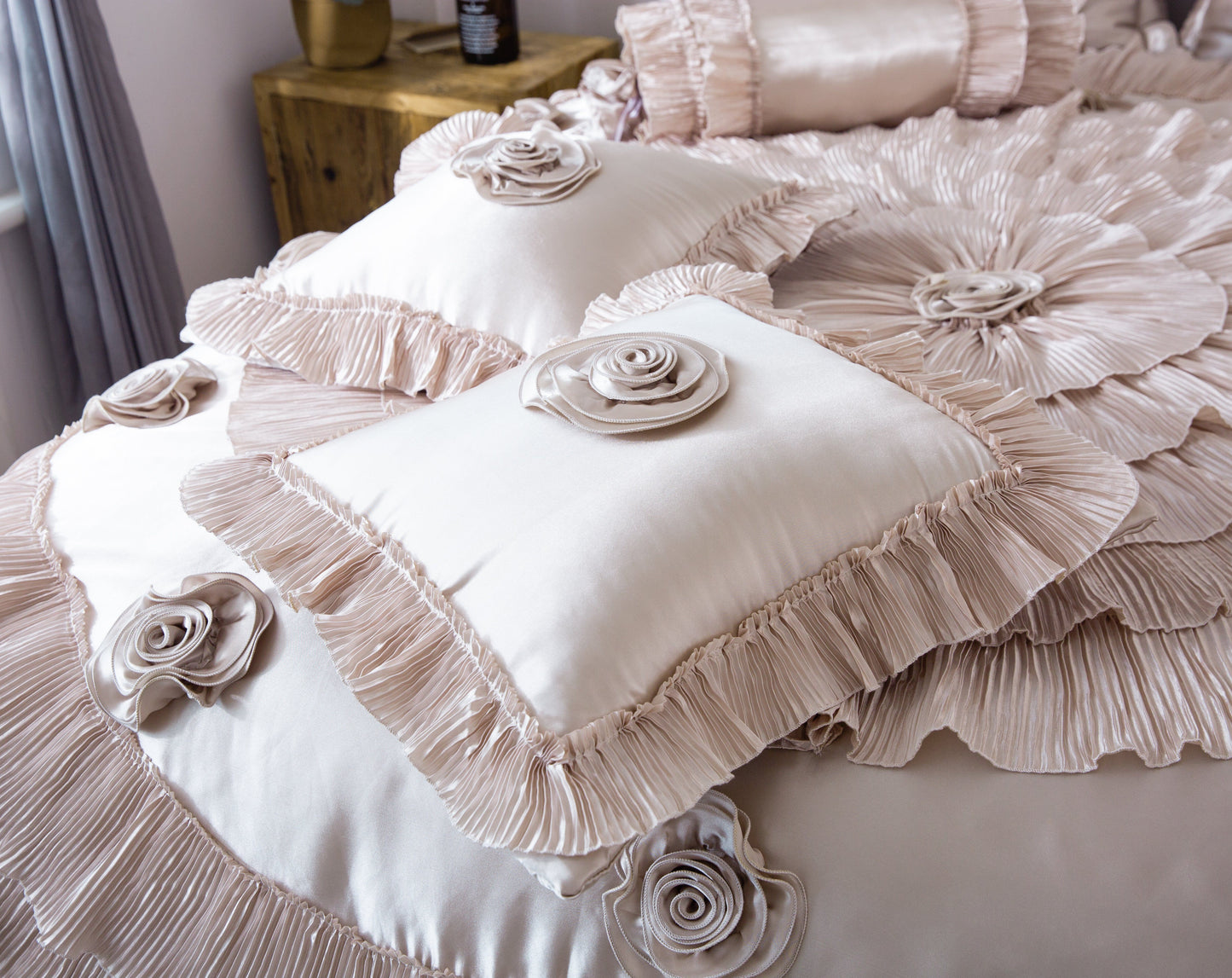 Tache Satin Ruffle Luxury Floral Champagne Beige Frosted Field Comforter Set (MZ1051)