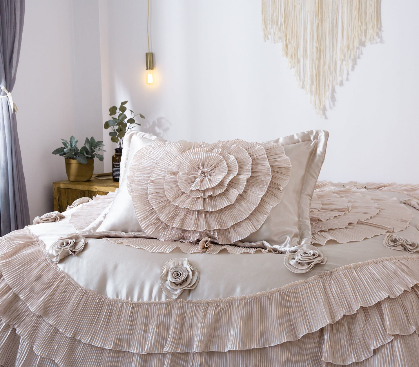Tache Satin Ruffle Luxury Floral Champagne Beige Frosted Field Comforter Set (MZ1051)