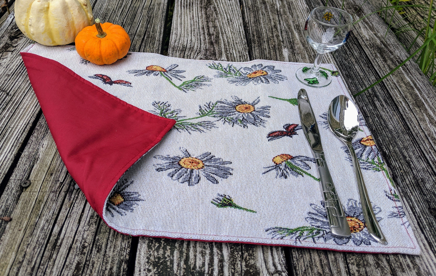 Tache Floral Daisies Ladybugs Woven Tapestry Placemat Set (18114)