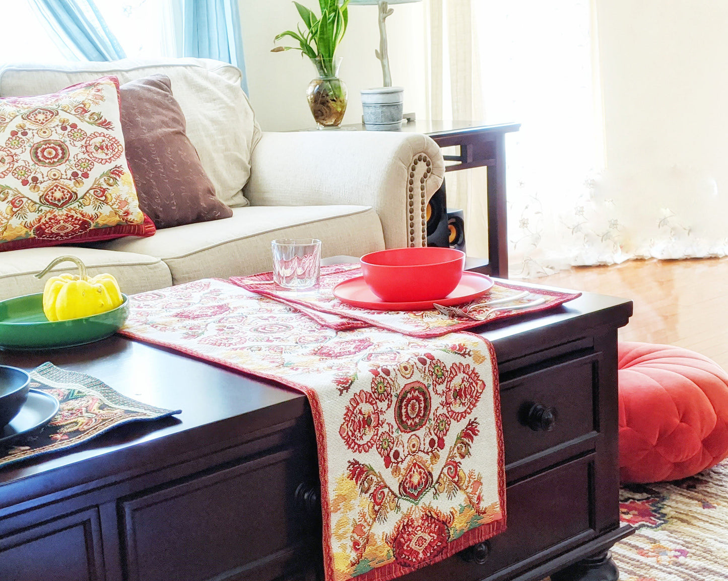 Tache Elegant Burgundy Ornate Paisley Woven Tapestry Table Runner (18194)