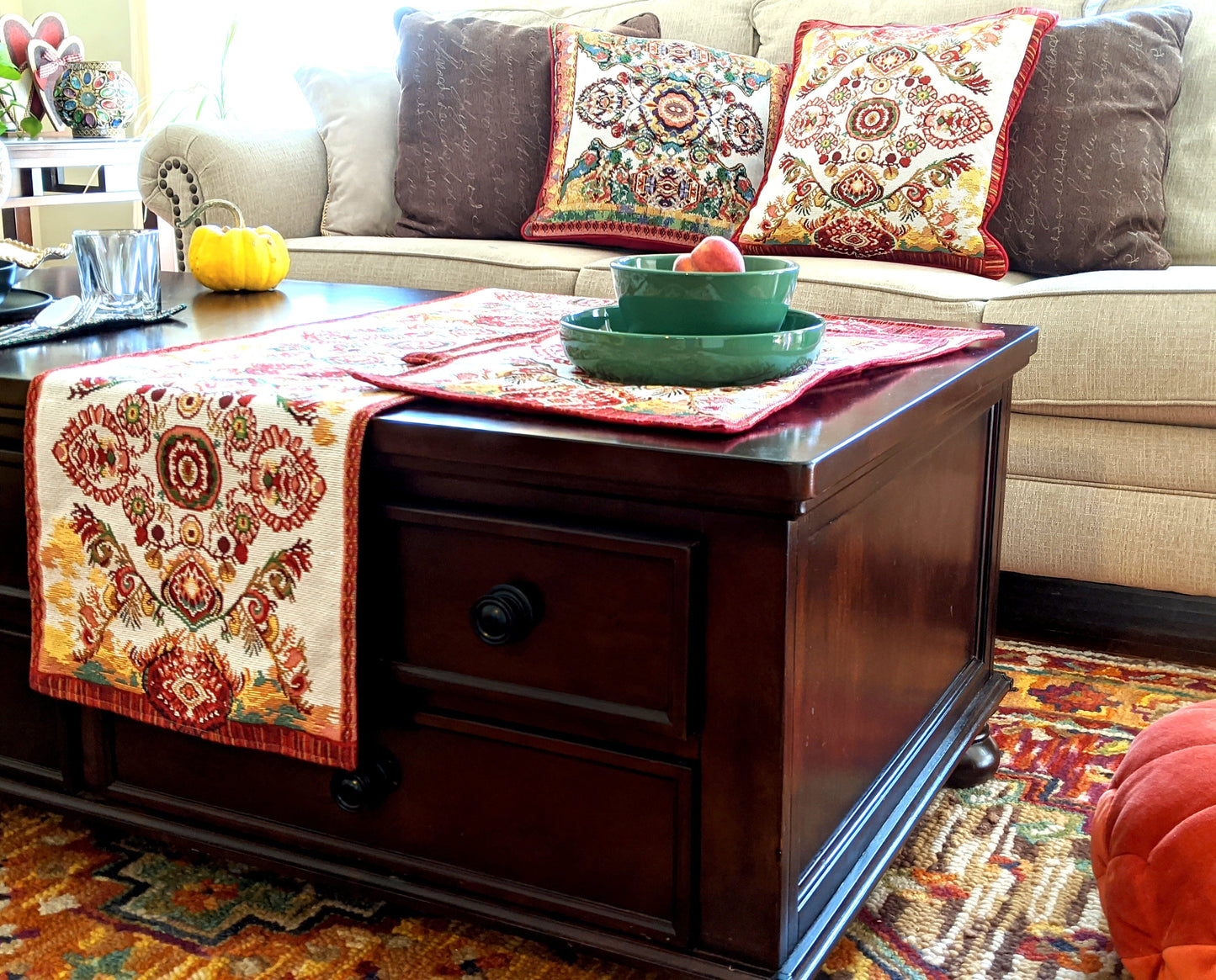 Tache Elegant Burgundy Ornate Paisley Woven Tapestry Table Runner (18194)