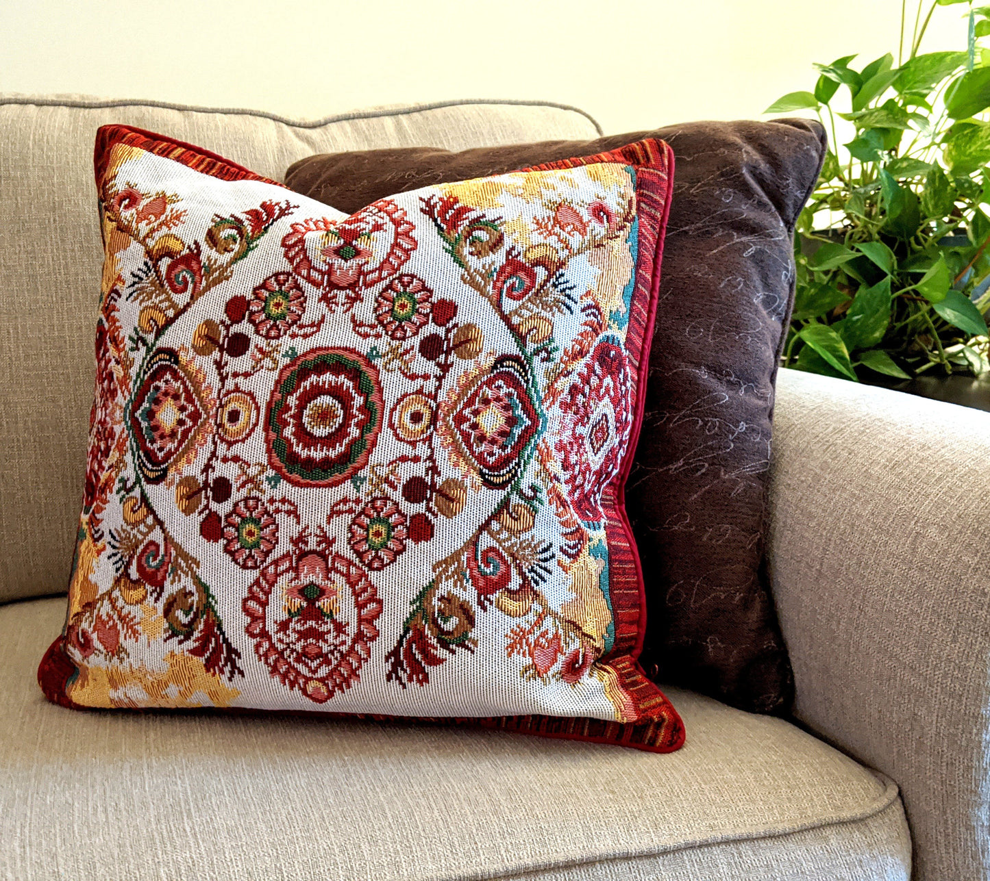 Tache Elegant Burgundy Ornate Paisley Woven Tapestry Throw Pillow Cover (18194)