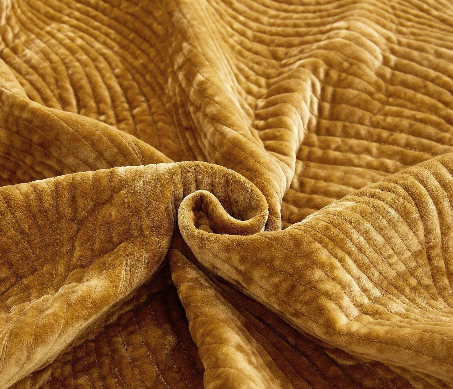 Tache Velvet Dreams Melted Gold Plush Waves Pillow Sham (JHW-852Y)