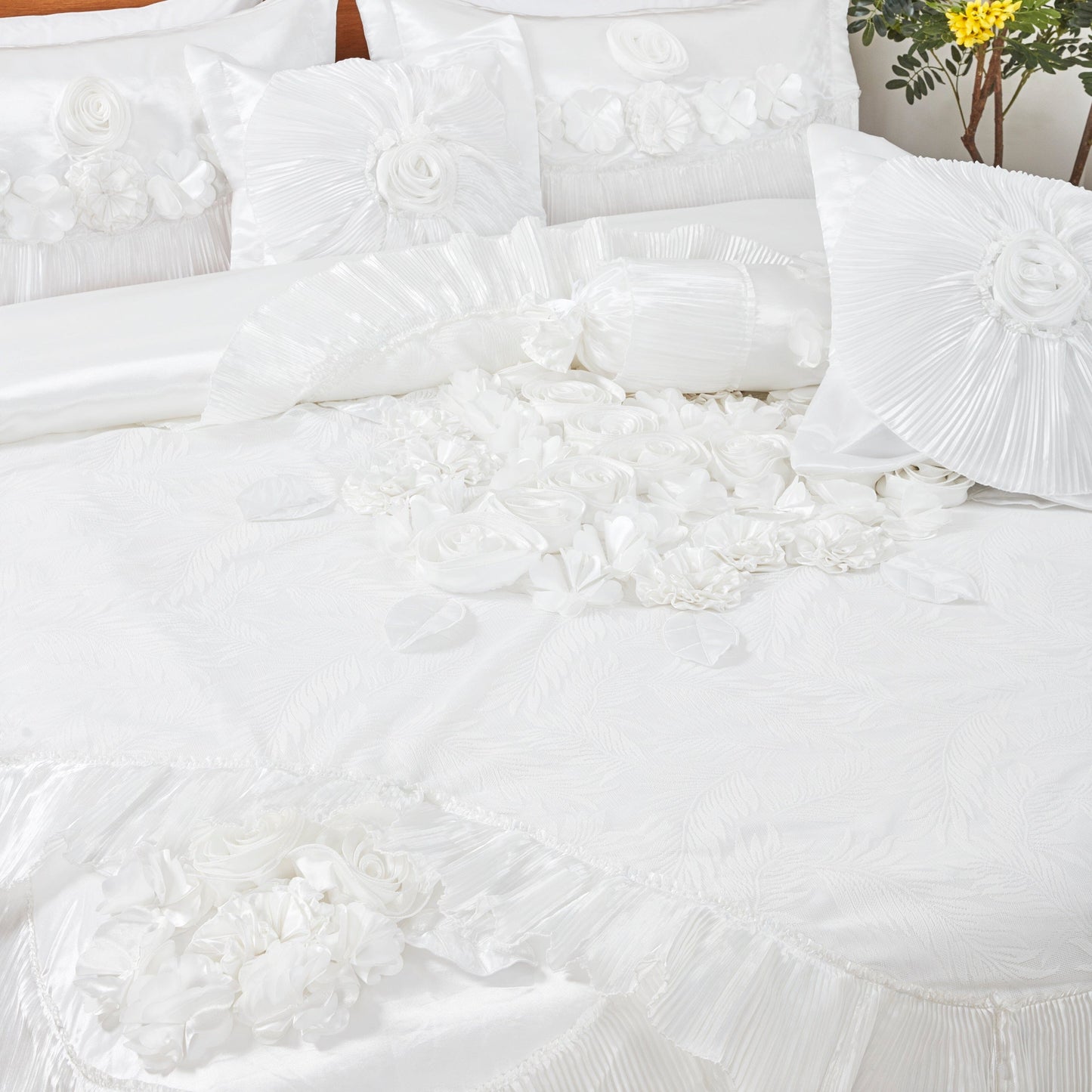 Tache Satin Floral Lace Ruffle White Sweet Victorian Luxurious Comforter Set (MZ002W)