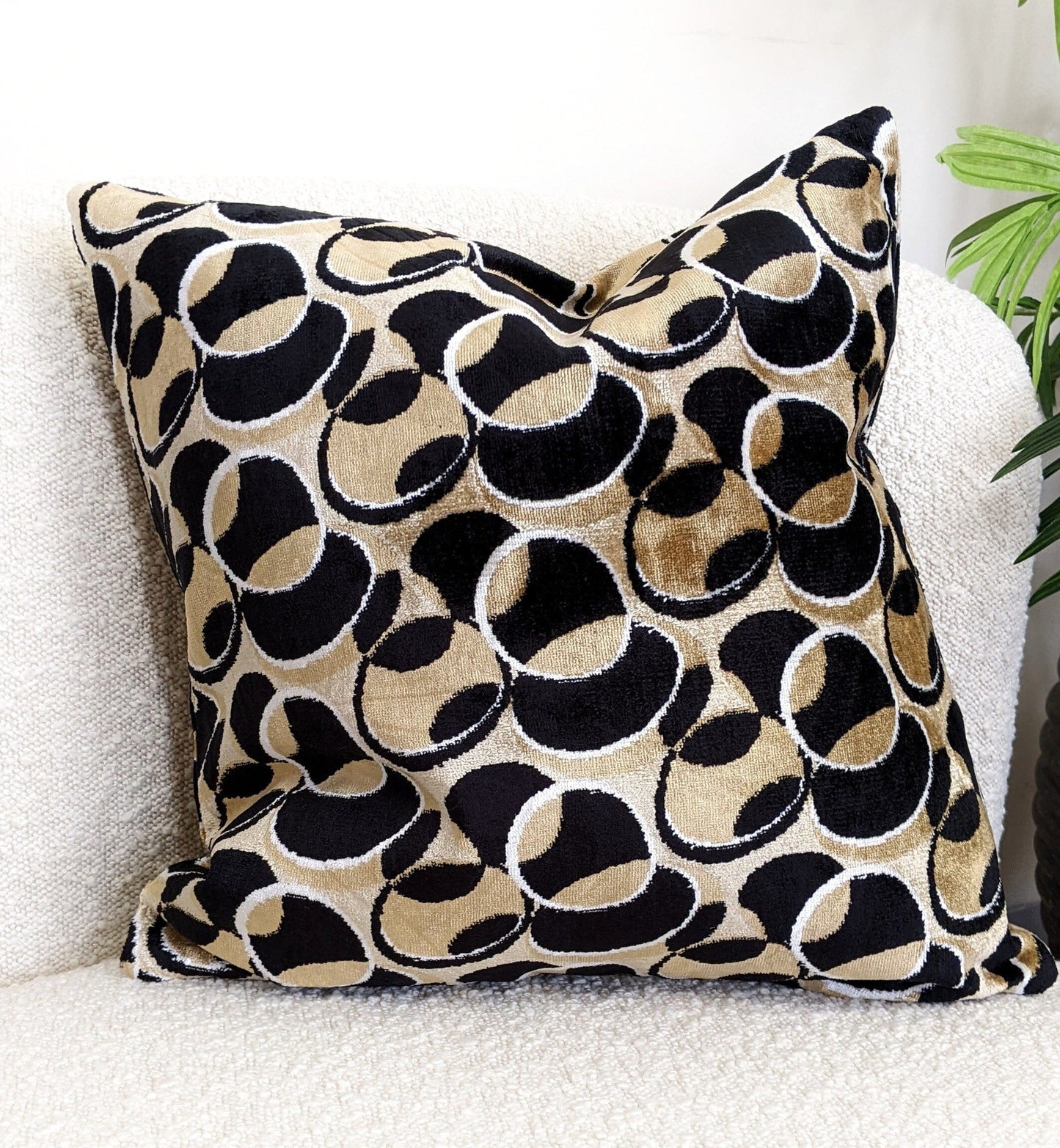 Tache 18 X 18 Inch Geometric Eternal Eclipse Throw Pillow Cover (YLGP-02)