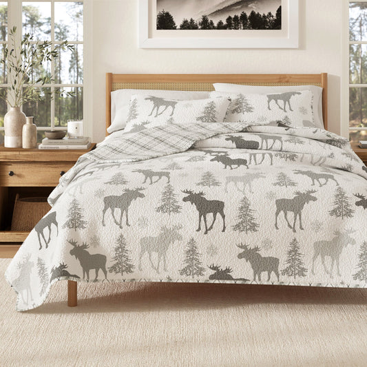 Lodge-Inspired Quilt Set with Reversible Design for All Seasons
