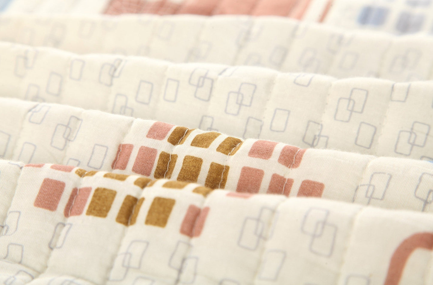 Tache Geometric Cubic Squares Ivory Scalloped Retro Cotton Quilt Bedspread Set (DSW009)