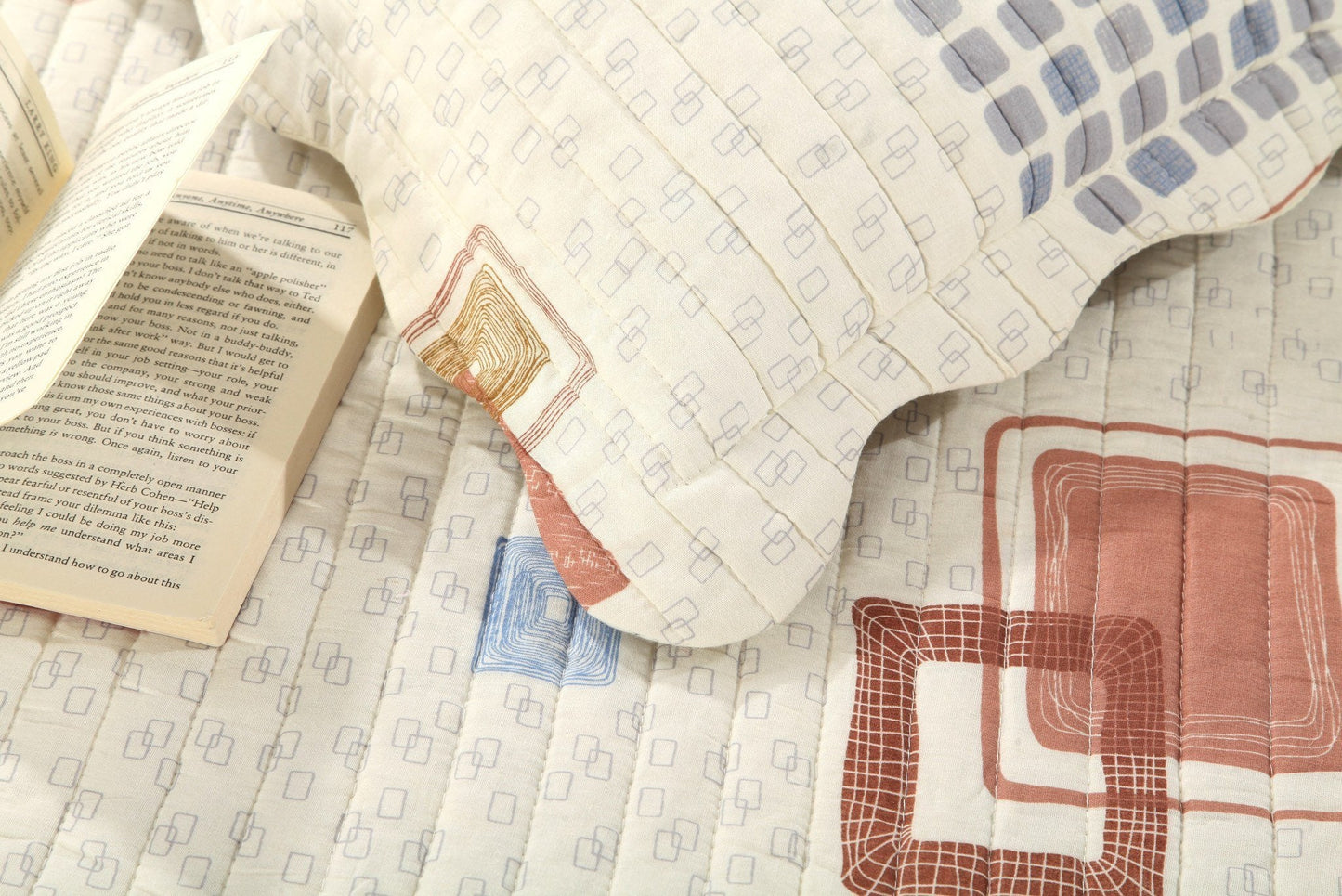Tache Geometric Cubic Squares Ivory Scalloped Retro Cotton Quilt Bedspread Set (DSW009)