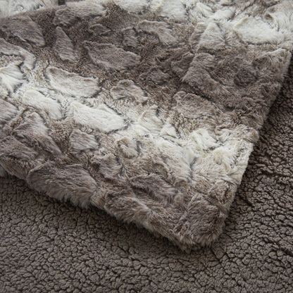 Tache Silver Snow Giraffe Faux Fur Throw Blanket (DY16)