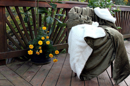Tache Super Soft Evergreen Micro Fleece Green Sherpa Throw Blanket