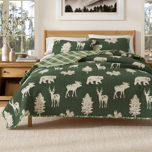 Rustic Quilt for Serene Forest Bedroom Scenes