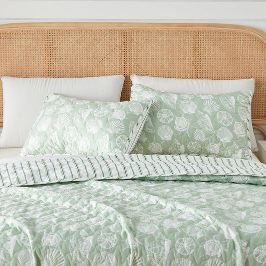 Microfiber Seashell Quilt in Emerald Green
