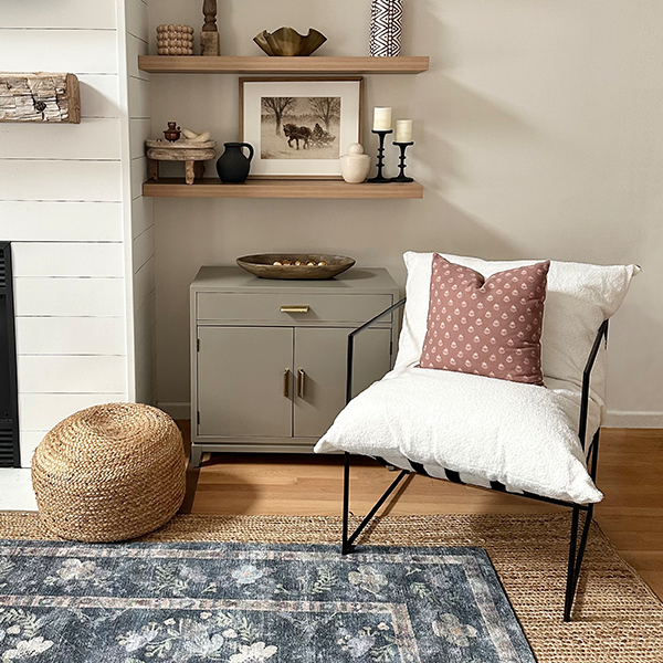 Modern Lounge Chair with Removable Cushion