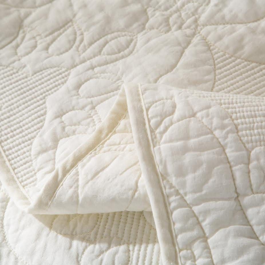 Tache Vanilla Cream Ivory Paisley Damask Stitch Matelassé Cotton Quilt Set (JHW-643)