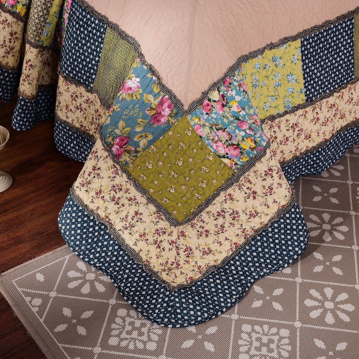 Tache Spring Shower Olive Green Navy Blue Floral Scalloped Cotton Patchwork Quilt Set (DXJ10077)